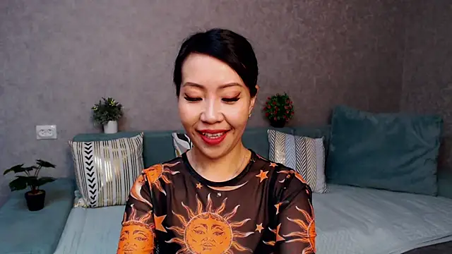 LiaPak online show from 11-14-25, 01:04