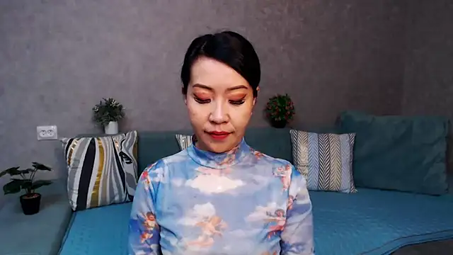 LiaPak online show from 11-18-25, 01:00