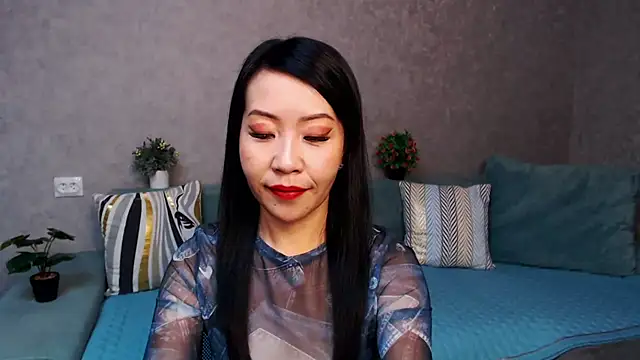 LiaPak online show from 11-21-25, 01:04