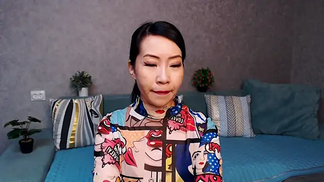 LiaPak online show from 11-25-25, 01:05