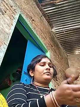 Snapshot of Rakhi_j chatting on 11-15-25, 04:43 Rakhi j online show from 11-15-25, 04:43