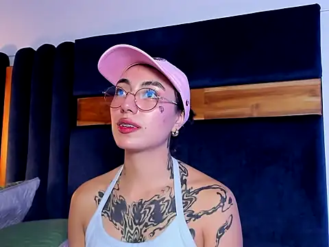 cami zapata online show from 10-19-25, 09:48