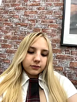 Snapshot of Sky_Cutie chatting on 10-07-25, 04:20 Sky Cutie online show from 10-07-25, 04:20