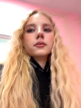 Snapshot of Sky_Cutie chatting on 10-21-25, 05:19 Sky Cutie online show from 10-21-25, 05:19