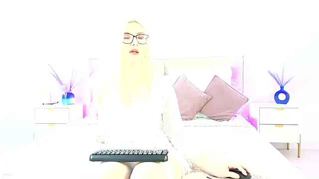 Snapshot of Jules_night chatting on 10-11-25, 09:46 Jules night online show from 10-11-25, 09:46