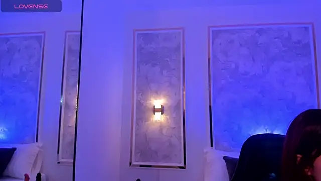 doll eyees  online show from 12-21-25, 02:08