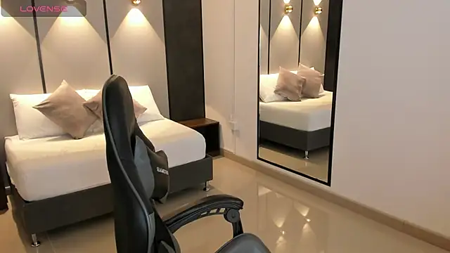 Snapshot of daniand_ chatting on 10-08-25, 11:57 daniand  online show from 10-08-25, 11:57