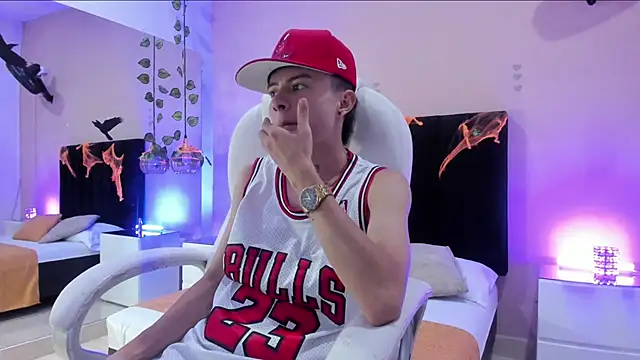 Snapshot of Nascary_Fox chatting on 10-23-25, 08:07 Nascary Fox online show from 10-23-25, 08:07