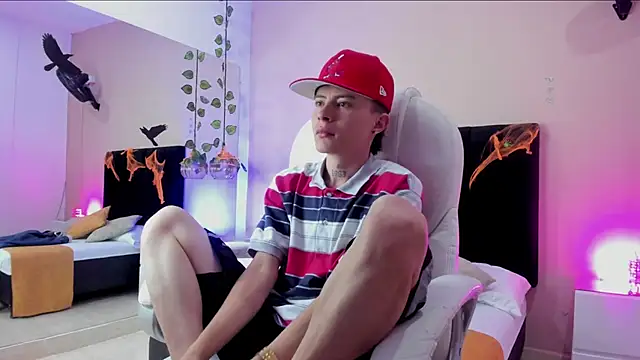 Snapshot of Nascary_Fox chatting on 10-24-25, 07:32 Nascary Fox online show from 10-24-25, 07:32