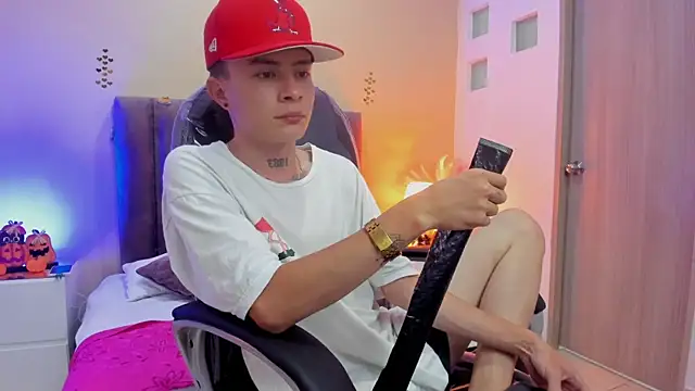 Snapshot of Nascary_Fox chatting on 10-25-25, 08:03 Nascary Fox online show from 10-25-25, 08:03