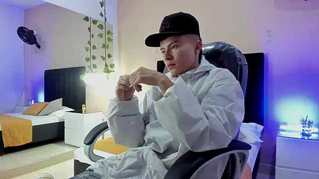 Snapshot of Nascary_Fox chatting on 11-02-25, 12:51 Nascary Fox online show from 11-02-25, 12:51