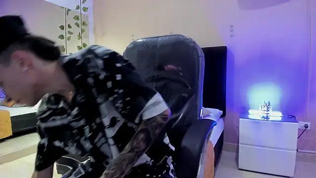 Snapshot of Nascary_Fox chatting on 11-15-25, 08:05 Nascary Fox online show from 11-15-25, 08:05