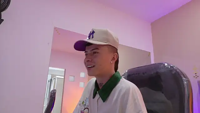 Snapshot of Nascary_Fox chatting on 11-30-25, 02:43 Nascary Fox online show from 11-30-25, 02:43