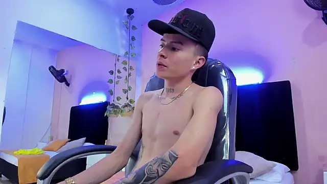 Snapshot of Nascary_Fox chatting on 12-04-25, 07:22 Nascary Fox online show from 12-04-25, 07:22