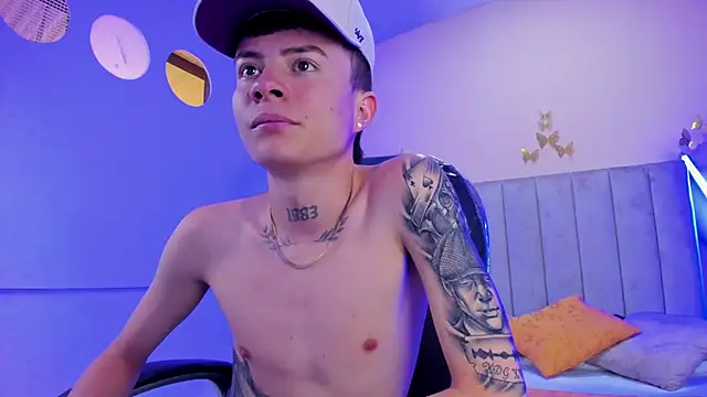 Snapshot of Nascary_Fox chatting on 12-13-25, 07:53 Nascary Fox online show from 12-13-25, 07:53