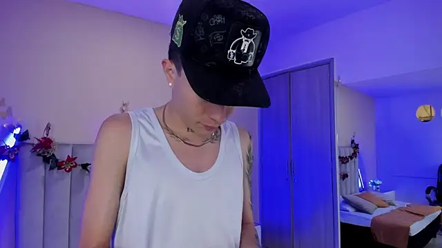 Snapshot of Nascary_Fox chatting on 12-19-25, 07:21 Nascary Fox online show from 12-19-25, 07:21