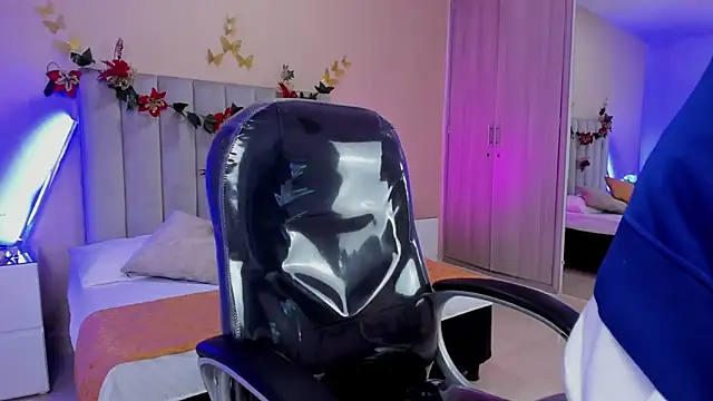 Snapshot of Nascary_Fox chatting on 12-20-25, 07:21 Nascary Fox online show from 12-20-25, 07:21