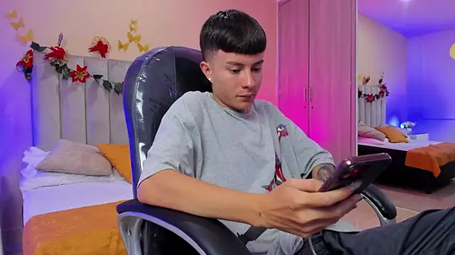 Snapshot of Nascary_Fox chatting on 01-05-26, 07:17 Nascary Fox online show from 01-05-26, 07:17