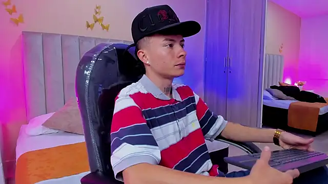 Snapshot of Nascary_Fox chatting on 01-06-26, 07:06 Nascary Fox online show from 01-06-26, 07:06