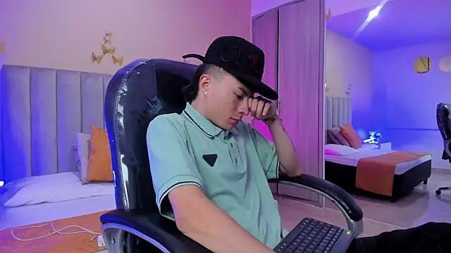 Snapshot of Nascary_Fox chatting on 01-10-26, 07:15 Nascary Fox online show from 01-10-26, 07:15