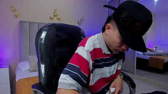 Snapshot of Nascary_Fox chatting on 01-11-26, 01:16 Nascary Fox online show from 01-11-26, 01:16