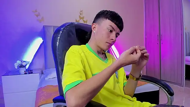 Snapshot of Nascary_Fox chatting on 01-12-26, 07:19 Nascary Fox online show from 01-12-26, 07:19