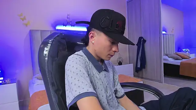 Snapshot of Nascary_Fox chatting on 01-14-26, 06:46 Nascary Fox online show from 01-14-26, 06:46