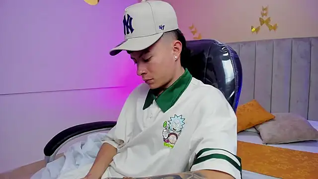 Snapshot of Nascary_Fox chatting on 01-16-26, 08:35 Nascary Fox online show from 01-16-26, 08:35