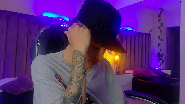 Snapshot of Nascary_Fox chatting on 01-17-26, 08:01 Nascary Fox online show from 01-17-26, 08:01