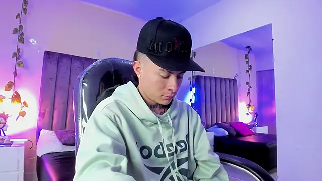 Snapshot of Nascary_Fox chatting on 01-18-26, 02:21 Nascary Fox online show from 01-18-26, 02:21