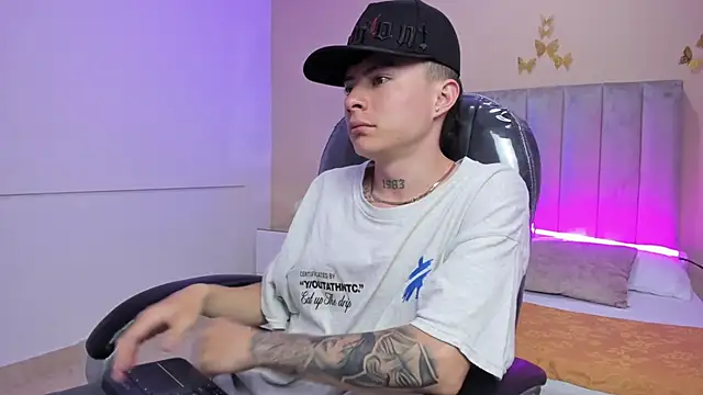 Snapshot of Nascary_Fox chatting on 02-01-26, 03:10 Nascary Fox online show from 02-01-26, 03:10