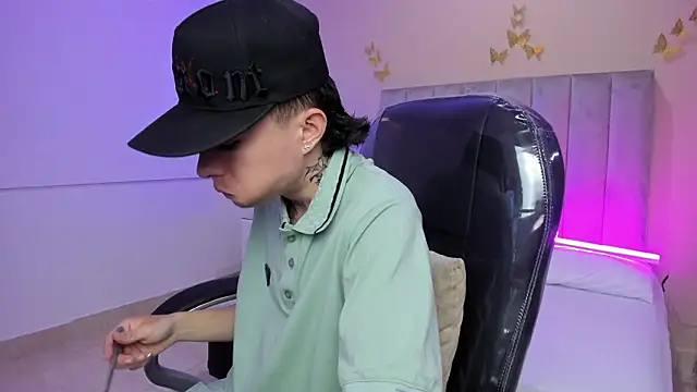 Snapshot of Nascary_Fox chatting on 02-07-26, 06:33 Nascary Fox online show from 02-07-26, 06:33