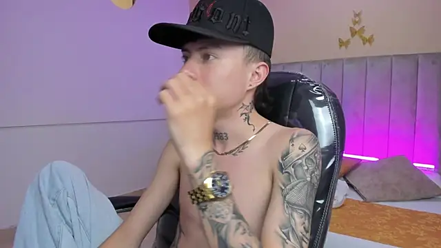 Snapshot of Nascary_Fox chatting on 02-10-26, 07:18 Nascary Fox online show from 02-10-26, 07:18