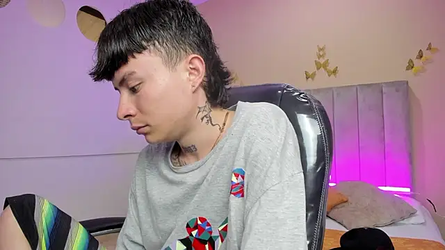 Snapshot of Nascary_Fox chatting on 02-11-26, 07:30 Nascary Fox online show from 02-11-26, 07:30