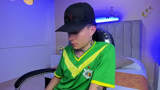 Snapshot of Nascary_Fox chatting on 02-12-26, 07:20 Nascary Fox online show from 02-12-26, 07:20