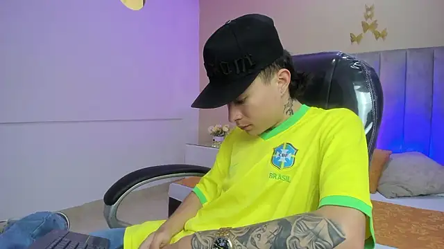 Snapshot of Nascary_Fox chatting on 02-14-26, 07:21 Nascary Fox online show from 02-14-26, 07:21