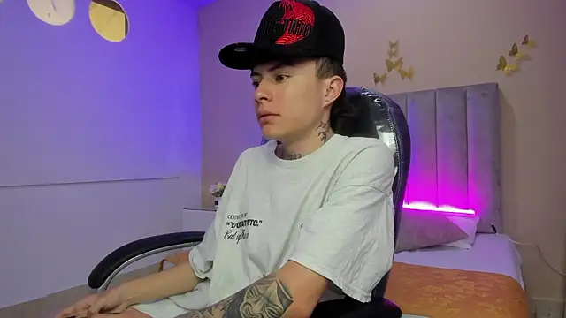 Snapshot of Nascary_Fox chatting on 02-18-26, 07:32 Nascary Fox online show from 02-18-26, 07:32