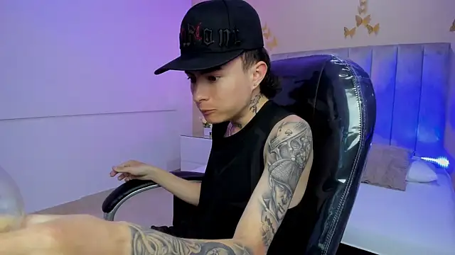 Snapshot of Nascary_Fox chatting on 02-19-26, 07:32 Nascary Fox online show from 02-19-26, 07:32