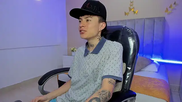 Snapshot of Nascary_Fox chatting on 02-21-26, 07:26 Nascary Fox online show from 02-21-26, 07:26