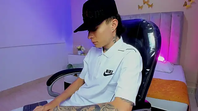 Snapshot of Nascary_Fox chatting on 02-22-26, 02:15 Nascary Fox online show from 02-22-26, 02:15