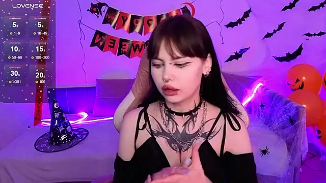 Snapshot of Morana_Batt chatting on 10-31-25, 02:34 Morana Batt online show from 10-31-25, 02:34