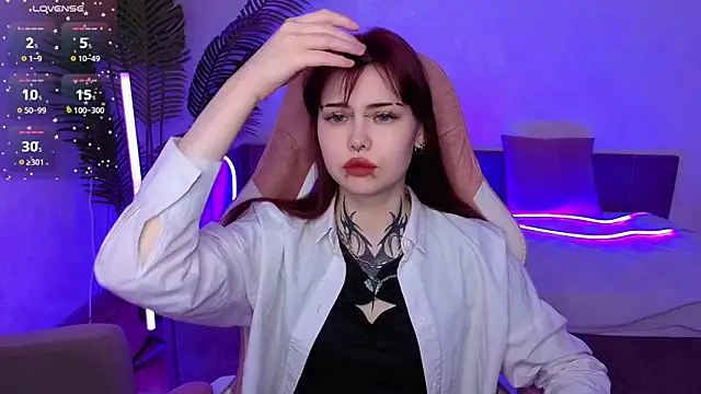 Snapshot of Morana_Batt chatting on 11-17-25, 02:06 Morana Batt online show from 11-17-25, 02:06