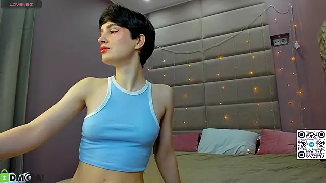 Adeline Perle online show from 11-05-25, 01:16