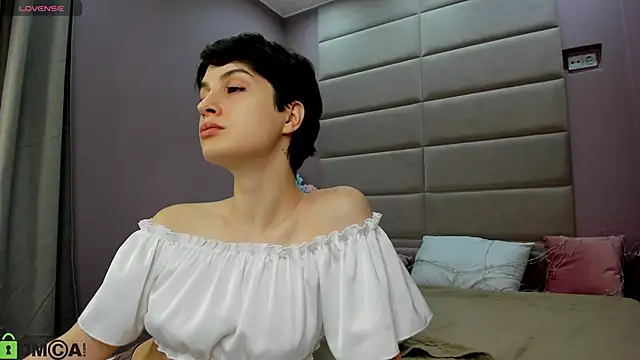 Adeline Perle online show from 11-10-25, 01:26