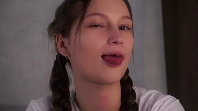 Snapshot of MelaniSeiver chatting on 09-19-25, 01:18 MelaniSeiver online show from 09-19-25, 01:18