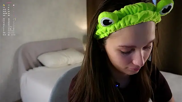 Snapshot of MelaniSeiver chatting on 10-20-25, 01:06 MelaniSeiver online show from 10-20-25, 01:06