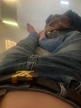 letruong6879 online show from 04-06-26, 12:30