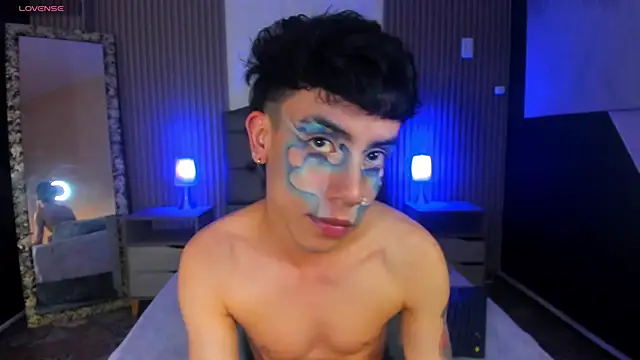 Snapshot of aaronjames1 chatting on 09-12-25, 09:04 aaronjames1 online show from 09-12-25, 09:04