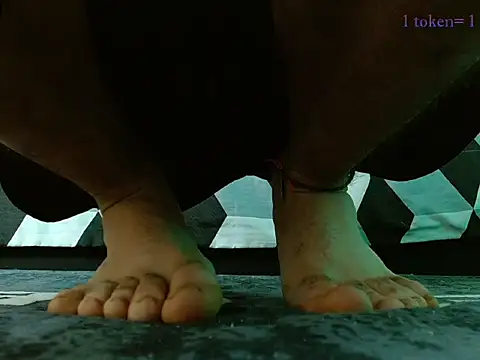 Snapshot of aaronjames1 chatting on 11-26-25, 01:12 aaronjames1 online show from 11-26-25, 01:12