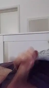 Snapshot of NewJoiner chatting on 11-20-25, 08:30 NewJoiner online show from 11-20-25, 08:30